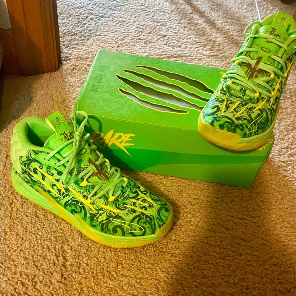 Men’s Basketball Shoe